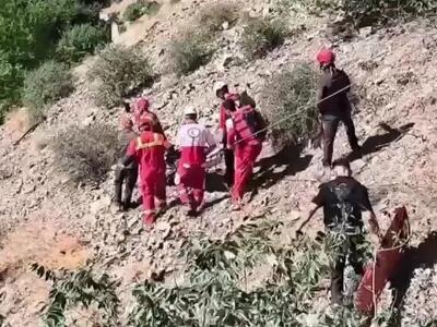 نجات معجزه‌ آسای زن باردار سقوط کرده به دره ۱۵۰ متری امامزاده داود