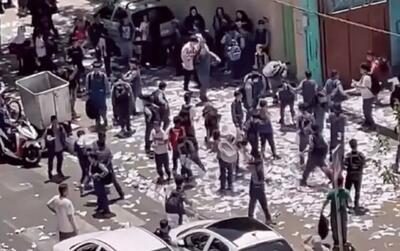 امتحان دادن برای دانش‌آموز یک کابوس است و از روش‌های کهنه و نمره‌محوری وحشت دارد؛ مسلماً بعد از پایان امتحانات نفرت خود را به شکل پاره کردن کتاب‌ها نشان می‌دهد/ الان میانگین معدل دانش‌آموزان بین ۸ تا ۱۰ است؛ سقوط آزاد معدل‌ها در امتحانات نهایی فاجعه است/ در حال حاضر بهترین رشته‌های دانشگاه را می‌توان با پول خرید؛ در نتیجه برخی دانش‌آموزان خود را در آینده بیکار می‌بینند