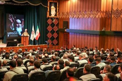 آرمان امام خمینی (ره) استقرار حکومت اسلامی و شعار همیشگی او توکل برخدا و اتحاد مسلمین بود