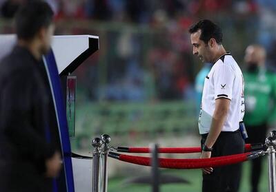 برخورد با داور VAR بله؛ برخورد با داور وسط نه! +فیلم - پارس فوتبال