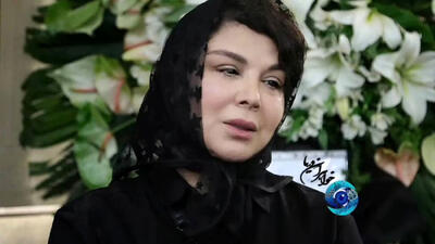 فیلم آوازخوانی جگرسوز چنگیز حبیبیان در مراسم مادر شهره سلطانی ! / دل همه را سوزاند !