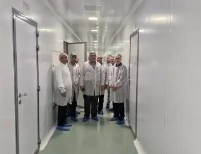 بازدید مدیران بانک صنعت و معدن از شرکت داروسازی کیمیا زیست پارسیان در استان زنجان