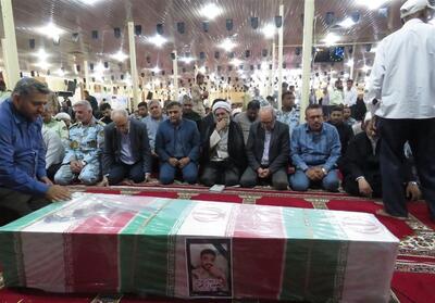 تشییع باشکوه پیکر مطهر شهید مدافع امنیت در قشم- فیلم فیلم استان تسنیم | Tasnim