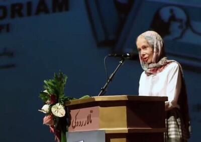 مهین زرین پنجه با ساخت ۶۰ قطعه موسیقی آهنگساز پرکاری بود