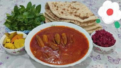 از شما/خورشت بامیه تند،نون خونگی تازه،ترشی خونگی،نعناع باغچمون😋