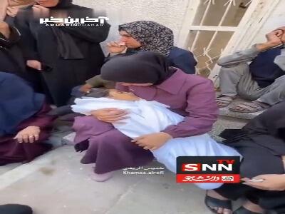 وداع دردناک مادر فلسطینی با فرزندش