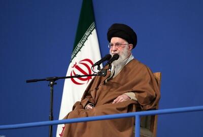 رهبر انقلاب: چرا دخالت میکنید ایران غنی‌سازی داشته باشد یا نداشته باشد، به شما چه! شما چه‌کاره‌اید؟ (فیلم)