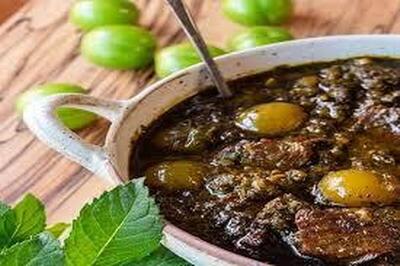 طرز تهیه خورش گوجه سبز با مرغ + همه مواد لازم