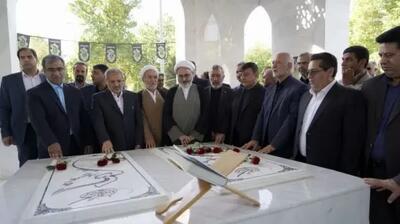 ادای احترام وزیر آموزش و پرورش به مقام شامخ شهدا