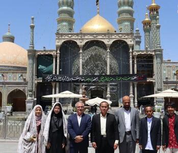 جمعی از مسوولان فرهنگی تایلند در حرم بانوی کرامت حضور یافتند
