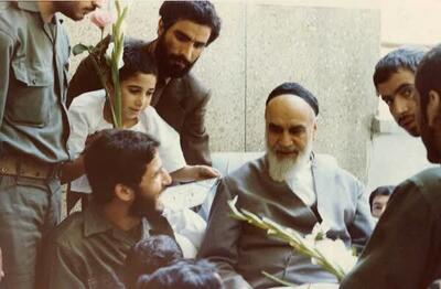 امام خمینی(ره) بنیان‌گذار عقلانیت دینی است که جامعه‌ای «ولایت‌محور و مردم‌سالاری» می‌سازد