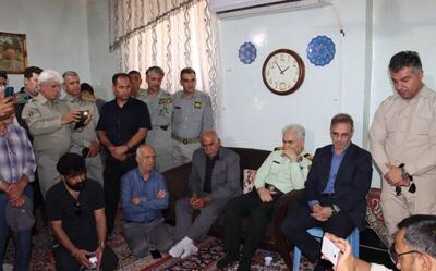 دیدار فرمانده یگان سازمان حفاظت محیط زیست با خانواده شهید محیط‌بان