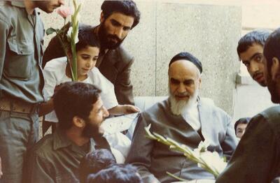 امام خمینی (ره) به جوانان ایران هویت بخشید