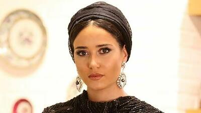 فیلم حضور جگرسوز و تلخ شبانه پریناز ایزدیار در خانه ابدی پدر جوانش/ من مانده‌ام تنهای تنها/ روحش شاد