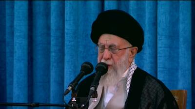 رهبرانقلاب: اگر ولایت فقیه نبود انقلابی که با اندیشه دینی به وجود آمده بود از راه دین منحرف میشد + فیلم