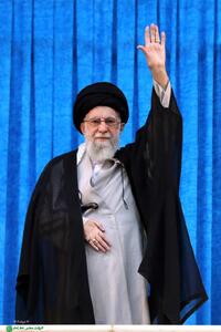 قاب دیدنی از رهبر انقلاب در سالگرد ارتحال امام (ره)+عکس