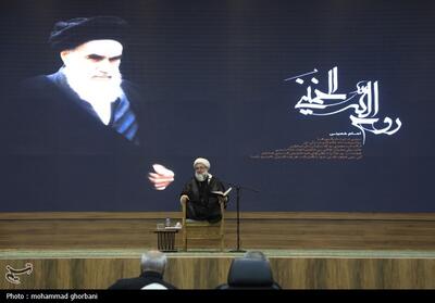 تشکیل نظام جمهوری اسلامی بزرگ‌ترین ابتکار امام خمینی(ره) - تسنیم