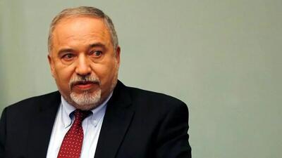 آبروریزی بزرگ وزیر سابق: به داعش سلاح می‌دهیم!