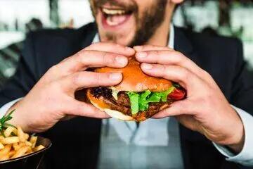 این غذاها به مغز آسیب می‌رسانند