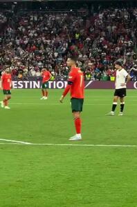 ویدیو: واکنش متفاوت CR7 به شعار مسی توسط هواداران آلمان - پارس فوتبال