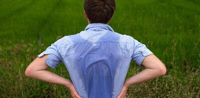 تعریق زیاد در فصل بهار؛ واکنشی طبیعی یا نشانه‌ای نگران‌کننده؟ - سبک ایده آل