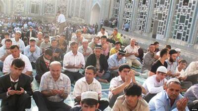 زمزمه دعای عرفه در روستای گلیرد شهرستان طالقان پیچید + فیلم