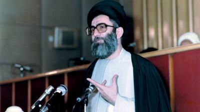 مناجات رهبر معظم انقلاب با خداوند قبل از جلسه مهم خبرگان + فیلم