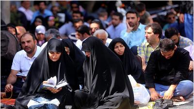 طنین زمزمه دعای پرفیض عرفه در دارالعباده یزد