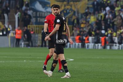 دو شرط مهم استقلال برای علی کریمی؛ هافبک کایسری سنگ بزرگ را می زند؟ - پارس فوتبال