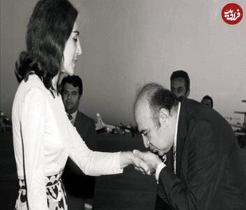 هویدا در حال بوسیدن دست فاطمه پهلوی؛ دهۀ ۱۳۴۰ +عکس | رویداد24
