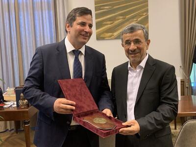 دانشگاه نتانیاهو به احمدی‌نژاد دکترای افتخاری داد!