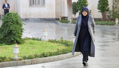 سرکار خانم سخنگو! مگه مسابقه فوتباله؟