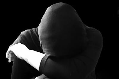 شکایت تلخ یک دختر ۱۶ ساله: پدرم مرا به دیدار معشوقه‌هایش می‌برد!