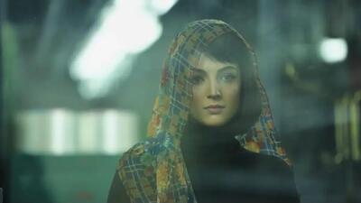 خبر روز | عکس جذابی از پشت‌صحنه گریم مهسا حجازی در سریال تاسیان با حضور بابک حمیدیان | گلی شی