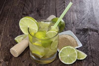 روش تهیه کایپرینا نوشیدنی عالی برای تابستان و روزهای گرم