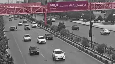 فیلم واژگونی مرگبار پژو 206 در مشهد / عبور عابر از بزرگراه فاجعه آفرید!