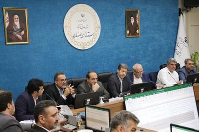 استاندار اصفهان: پویش «اصفهان منهای ۲۰» راهکاری برای برون‌رفت از چالش کم‌آبی است/ مطالبات بلاتکلیف ۲۰ ساله برخوار دستور اجرایی گرفت
