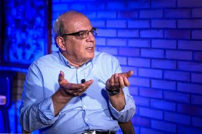 انتقاد تند عباس عبدی از دخالت‌ مجلسی‌ها در عزل و نصب‌ها؛ سکوت دولت جایز نیست