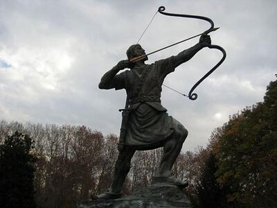 نصب مجسمه آرش کمانگیر در میدان ونک + فیلم