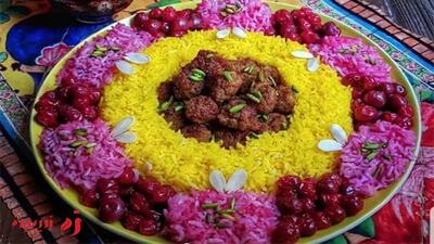 طرز تهیه آلبالو پلو با گوشت قلقلی و مرغ | فوت‌وفن خوش‌رنگ شدن | زرچین