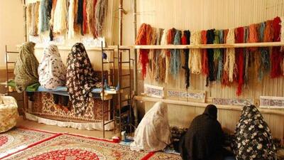 گره بر تار و پود عشق با هنرمندی ۳۰ هزار فرشباف زنجانی