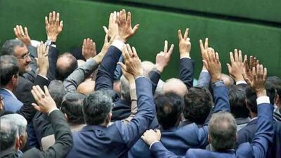روزنامه هم میهن: چرا تندروها در برابر فساد چای دبش و پسر و عروس صدیقی ساکتند؟