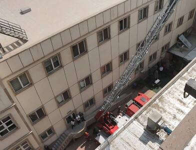 هم‌افزایی نیرو‌های آتش‌نشانی و درمان در مانور اطفای حریق بیمارستان قائم کرج