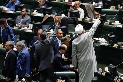 تندرو‌ها از هیچ تلاشی برای ضربه زدن به دولت دریغ نکردند