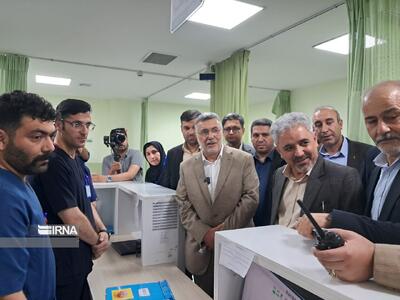 وزیر بهداشت: تجهیزات درمان بیماران در ایلام تا دو سال آینده تامین می‌شود