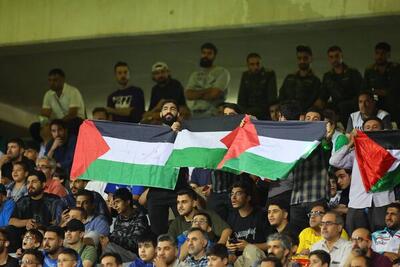 حمله یک خبرگزاری به یگان ویژه: چرا پرچم‌های فلسطین را جمع کردید! - پارس فوتبال