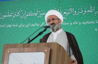 امام جمعه سمنان: وحدت مردم و مسوولان سبب پیروزی در جنگ ترکیبی می‌شود