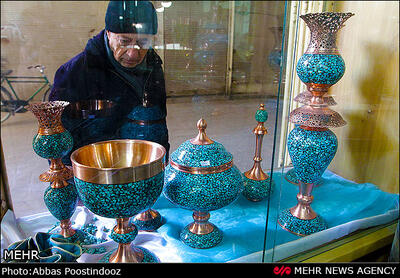 فیروزه‌کوبی؛ شکوه سنگ آسمانی بر سینه فلزات اصفهان