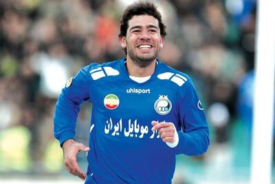 هرکس می‌گوید من در استقلال کم کاری کردم، دین و ایمانش را فروخته است/ از استقلال رفتم تا مدیران باشگاه به خود بیایند/ من بازیکن امیر قلعه نویی نیستم