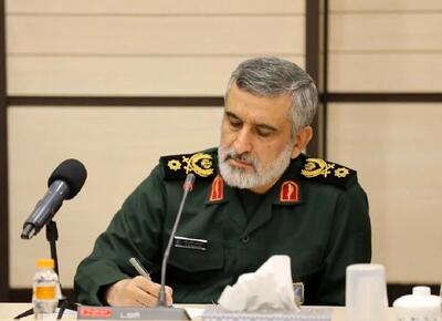 عکس/ «سردار حاجی زاده در کنار احمد کاظمی» در یک بازدید؛ دهه ۸۰